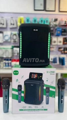 Enceinte portable avec microphones. - 2