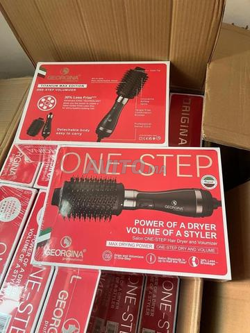Je vends le sèche-cheveux et coiffant ONE STEP de GEORGINA - 2