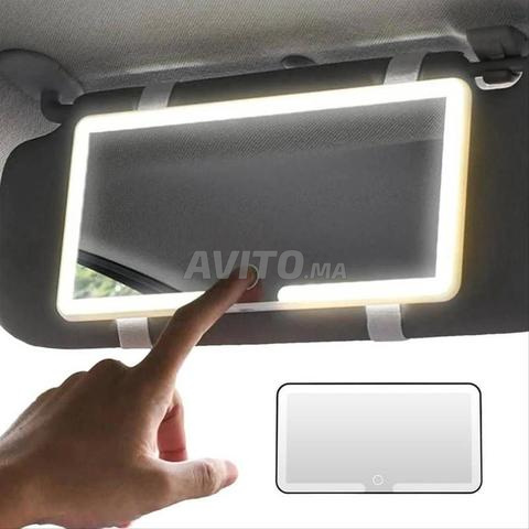 Miroir de maquillage lumineux pour voiture. - 2