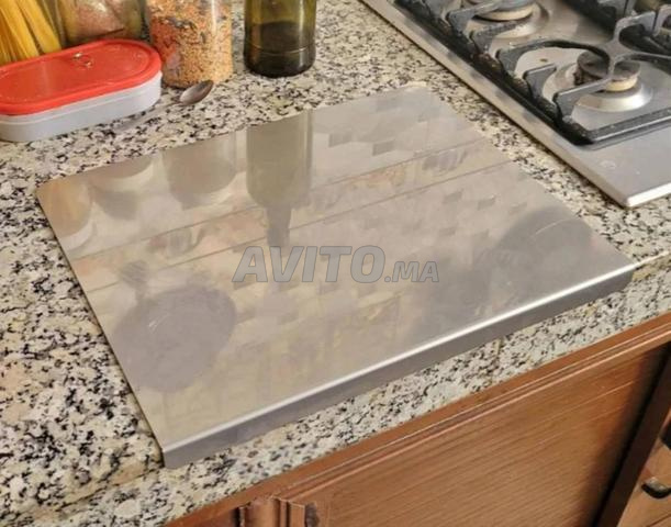 Planche à découper métallique pratique pour la cuisine. - 2