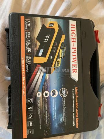 Démarreur de voiture et lampe et aussi powerbank