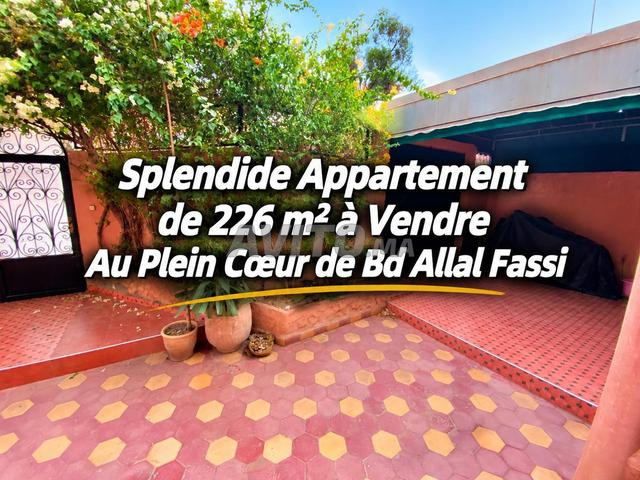 Appartement de 226 m2 à Vendre à Bd Allal Fassi