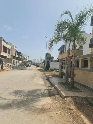 قطعة أرض لبناء فيلا بمساحة 227 متر مربع في موقع جيد