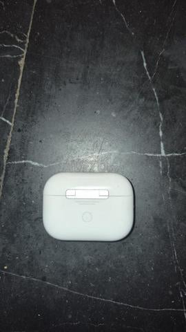 écouteurs AirPods génération 1 disponibles - 2