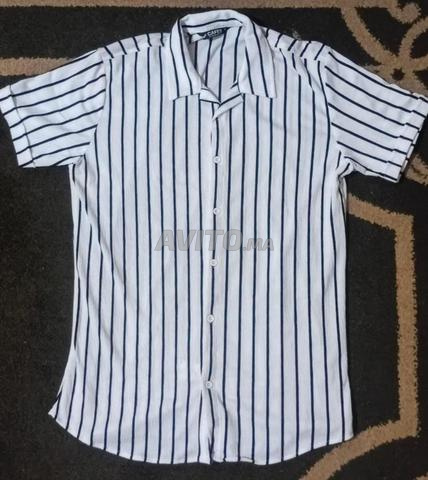 Chemise à rayures noires