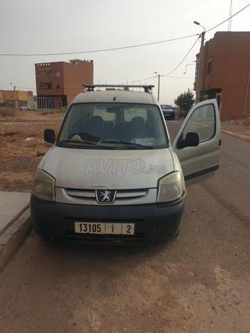 Voiture à vendre en bon état, idéale pour le travail indépendant et le transport