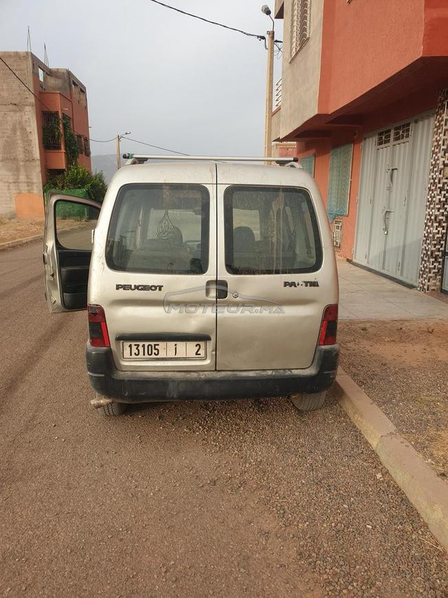 سيارة للبيع في حالة جيدة صالحة للعمل الحر و النقل 