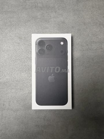 iPhone 18 pro max bordeaux et noir 256 go neuf