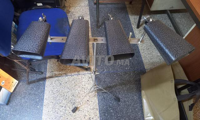 4 cloches de percussion avec support - 2