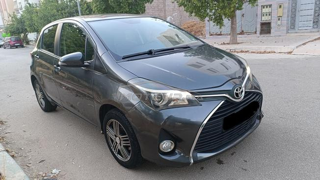 Toyota Yaris deasel tout obsion n9ia 