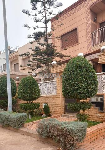 فيلا جديدة مفروشة عالية الجودة للبيع