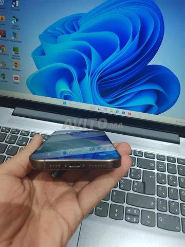 iPhone 16 Pro Max cassé par derrière - 2