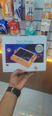 Lampe LED solaire portable - 2