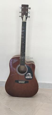 Guitare acoustique avec housse et accessoires - 2