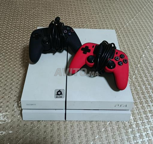 PS4 Fat - 2 manettes - 5 jeux - 2