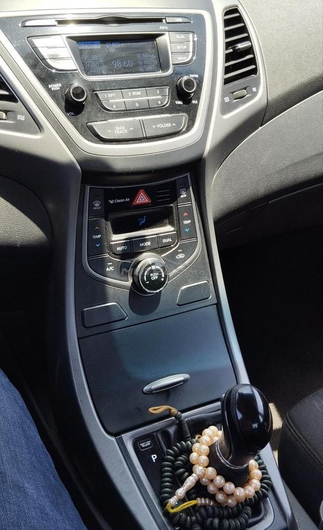 je mets en vente ma voiture hyundai elentra 