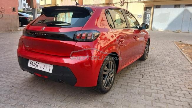 Peugeot 208 active. 