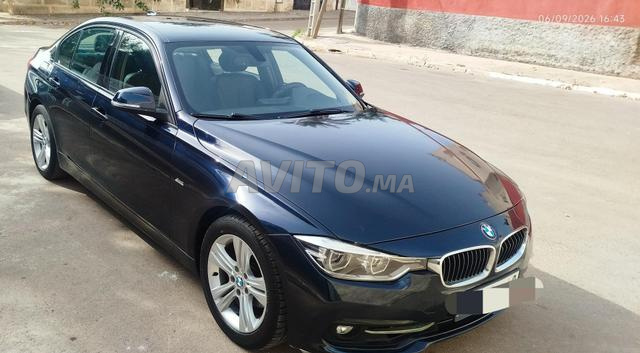 BMW série 318 en très bon état comme neuf