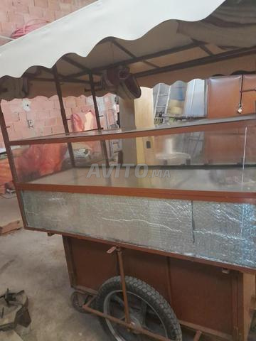 Vitrine sur roues à vendre - 2