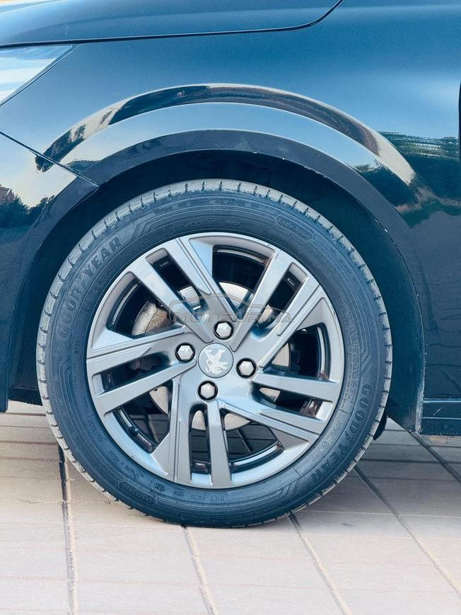 Peugeot 208 2021 1 men full options 