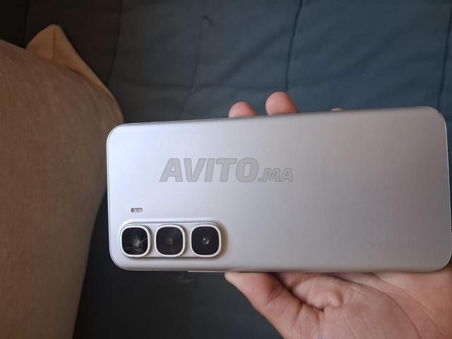 Bon téléphone acheté il y a seulement deux mois pour 2300
