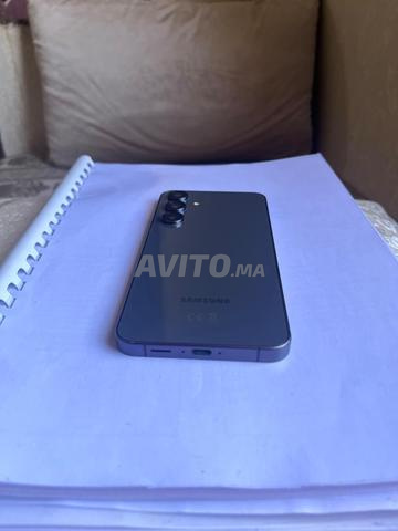 Samsung Galaxy S24 FE - 2