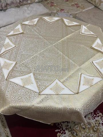 La nappe neuve avec serviettes assorties - 2