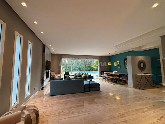 Très belle villa avec piscine en location meublée