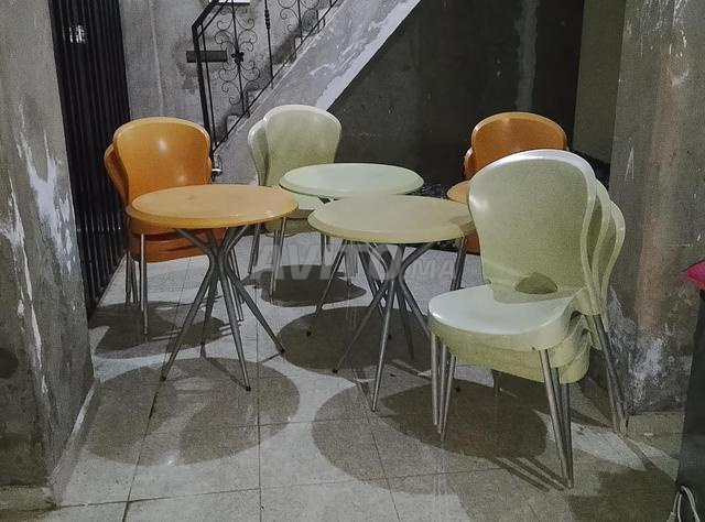 11 chaises et 4 tables - 2