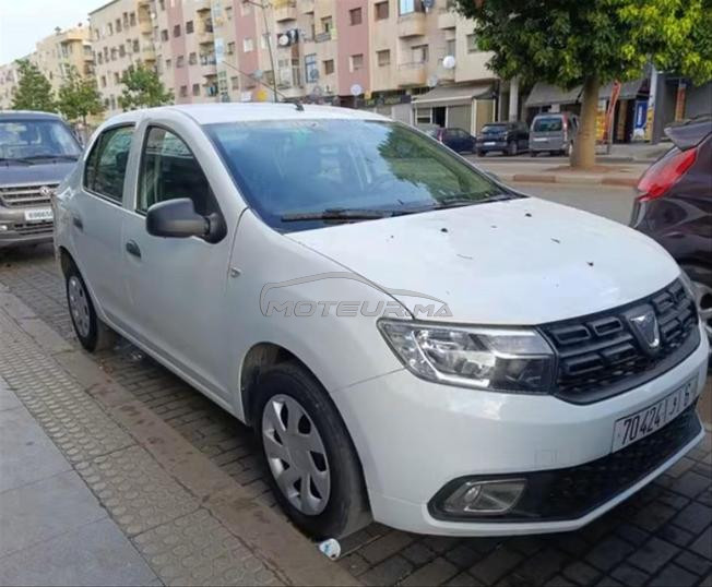 سيارة لوجان في حالة جيدة