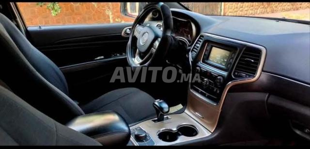 JEEP GRAND CHEROKEE – ÉLÉGANCE ET PUISSANCE - 2