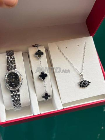 Ensemble élégant de montre et d'accessoires pour femmes : montre, bracelet et collier