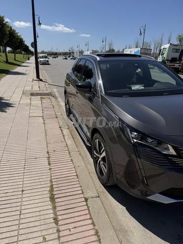 Voiture Peugeot 3008 modèle 2021 en excellent état