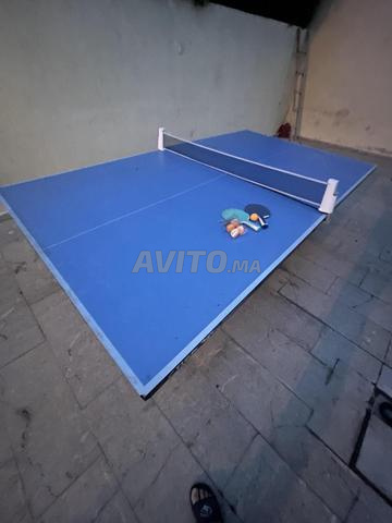 Table de ping-pong avec raquettes et balles - 2