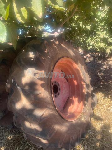 Roue de tracteur à vendre. - 2