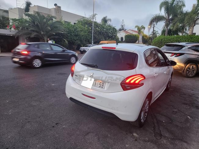 Peugeot 208 white édition 