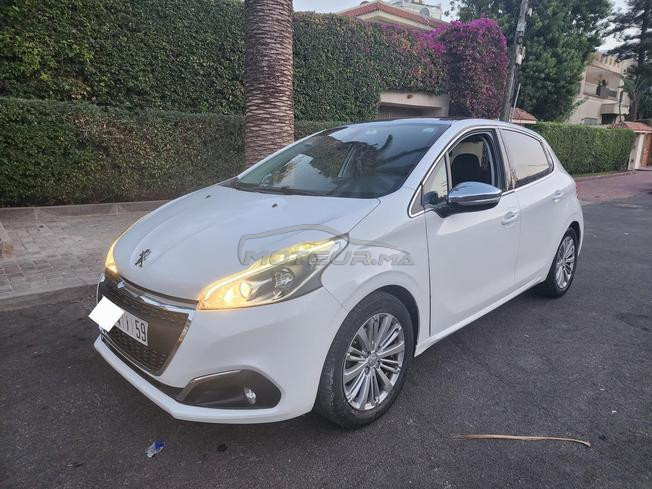 Peugeot 208 white édition 