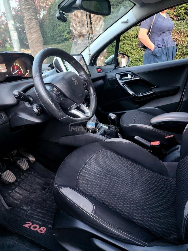 Peugeot 208 white édition 