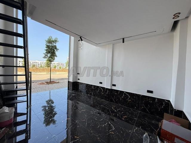 Magasin commercial à Oulfa à louer de 20m et 10m en sous-sol