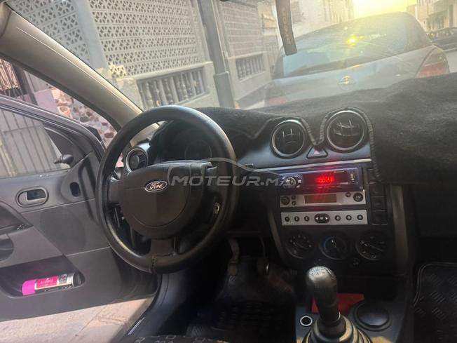 Ford fiesta essence 2004