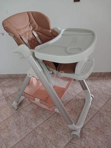Chaise haute pour bébé en bon état