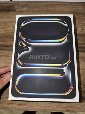 iPad Pro 11 M4 Wifi et 5G Emballage Magic Keyboard