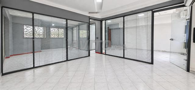 Bureau Moderne, Équipé, Prêt à l'emploi - 2 Mars