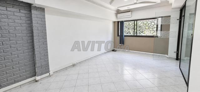 Bureau Moderne, Équipé, Prêt à l'emploi - 2 Mars