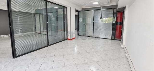 Bureau Moderne, Équipé, Prêt à l'emploi - 2 Mars