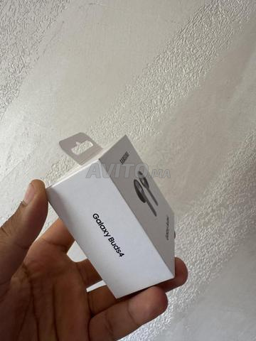 Samsung Galaxy Buds 4 ✅ - 2