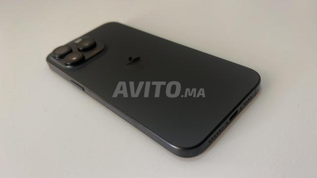 iPhone 15 Pro Max 512Go Batterie 98% eSIM