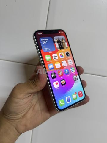 iPhone 12 téléphone officiel 64/86 - 2