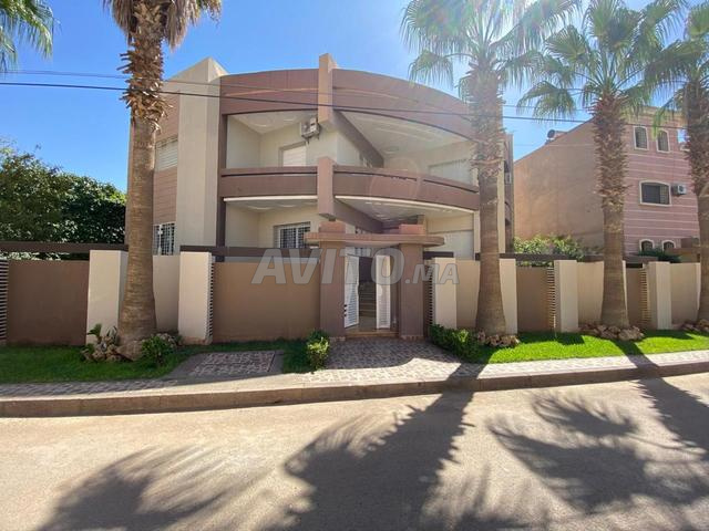 VILLA À VENDRE AVEC PISCINE - 2