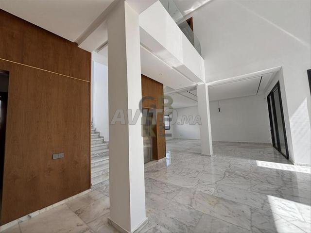 Magnifique villa avec piscine et ascenseur en location